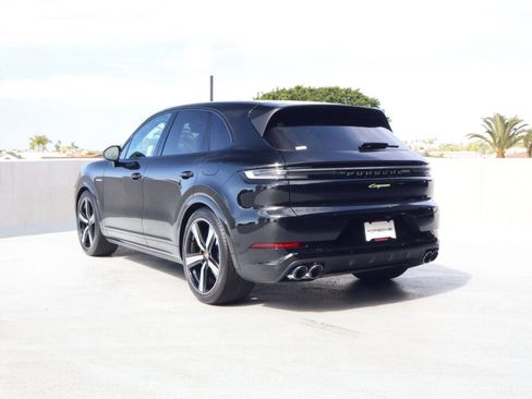 New 2026 Porsche Cayenne E-Hybrid AWD/4WD image 3