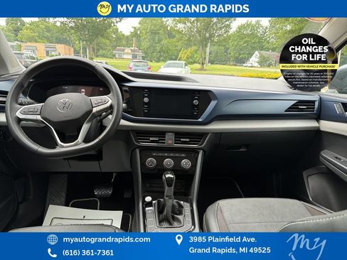 Used 2023 Volkswagen Taos SE w/ Panoramic Sunroof Package AWD/4WD image 12