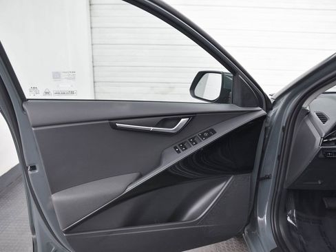 Used 2023 Kia Niro EX w/ EX Cold Weather Package image 11