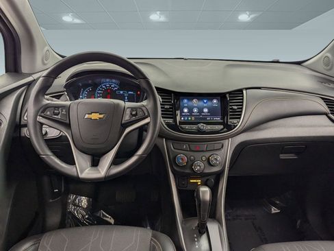 Used 2021 Chevrolet Trax LT w/ LT Convenience Package image 22