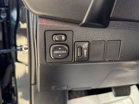 Used 2018 Toyota Corolla SE w/ SE Premium Package image 16