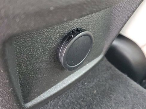 Certified 2025 Cadillac CT4 Luxury image 31