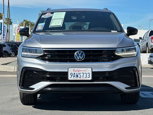 Certified 2022 Volkswagen Tiguan SE R-Line image 9
