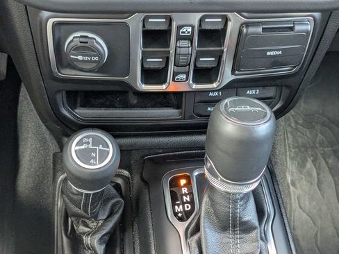 Certified 2025 Jeep Gladiator Sport AWD/4WD image 25