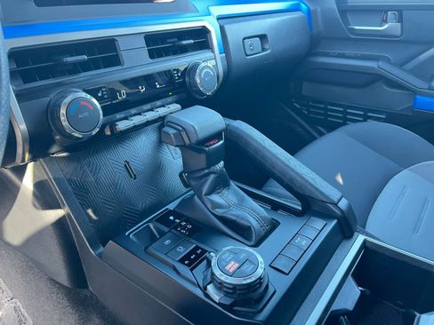 Used 2025 Toyota Tacoma TRD Off-Road image 39