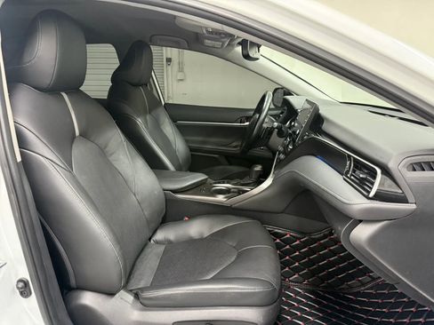 Used 2021 Toyota Camry XSE image 15