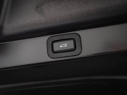 Used 2022 Land Rover Range Rover SE image 17