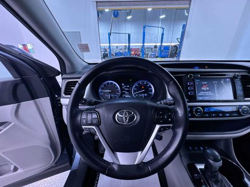 Used 2018 Toyota Highlander XLE w/ Protection Package #3 AWD/4WD image 15