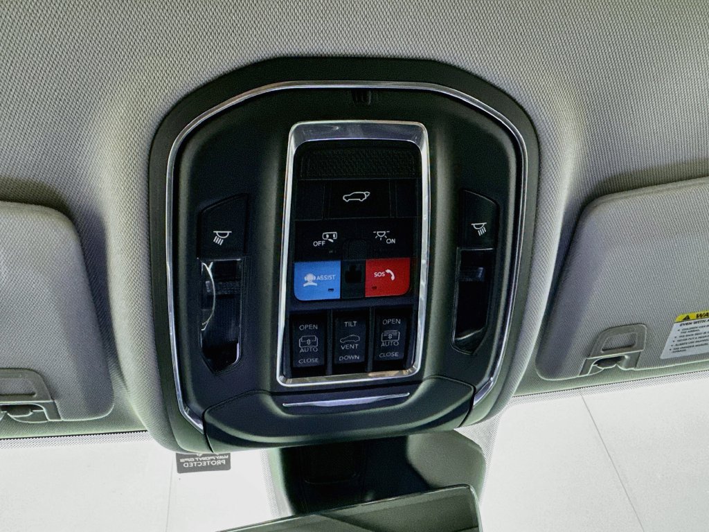Used 2023 Jeep Grand Cherokee 4WD 4xe w/ Luxury Tech Group II image 16