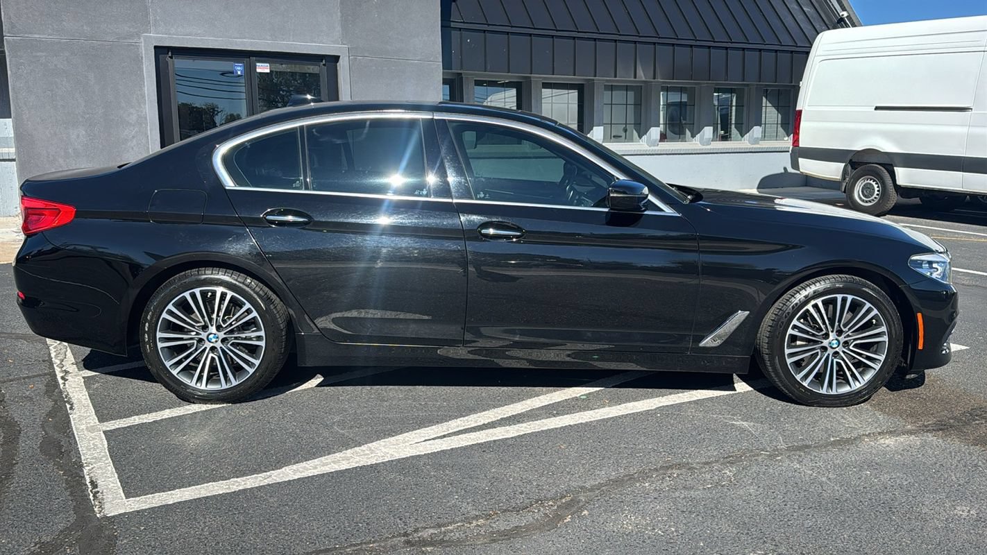 Used 2018 BMW 530i xDrive AWD/4WD image 2