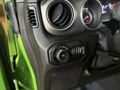 Used 2019 Jeep Wrangler Unlimited Sport S AWD/4WD image 25