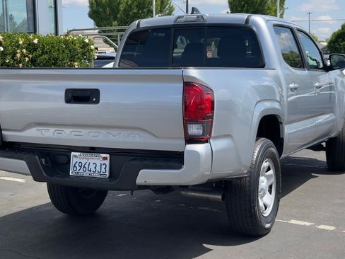 Used 2022 Toyota Tacoma SR w/ SR Convenience Package RWD image 5