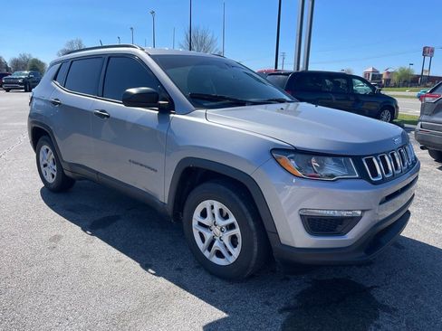 Used 2018 Jeep Compass Sport image 2