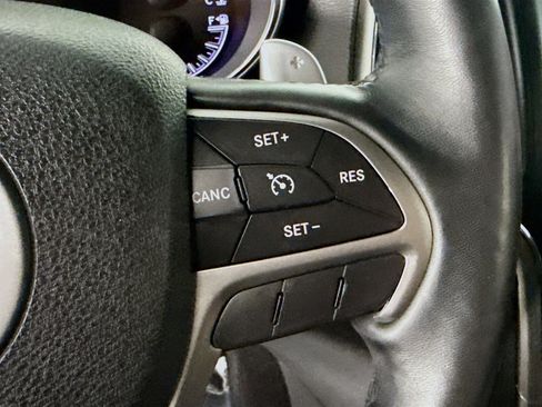 Used 2017 Jeep Grand Cherokee Altitude image 15