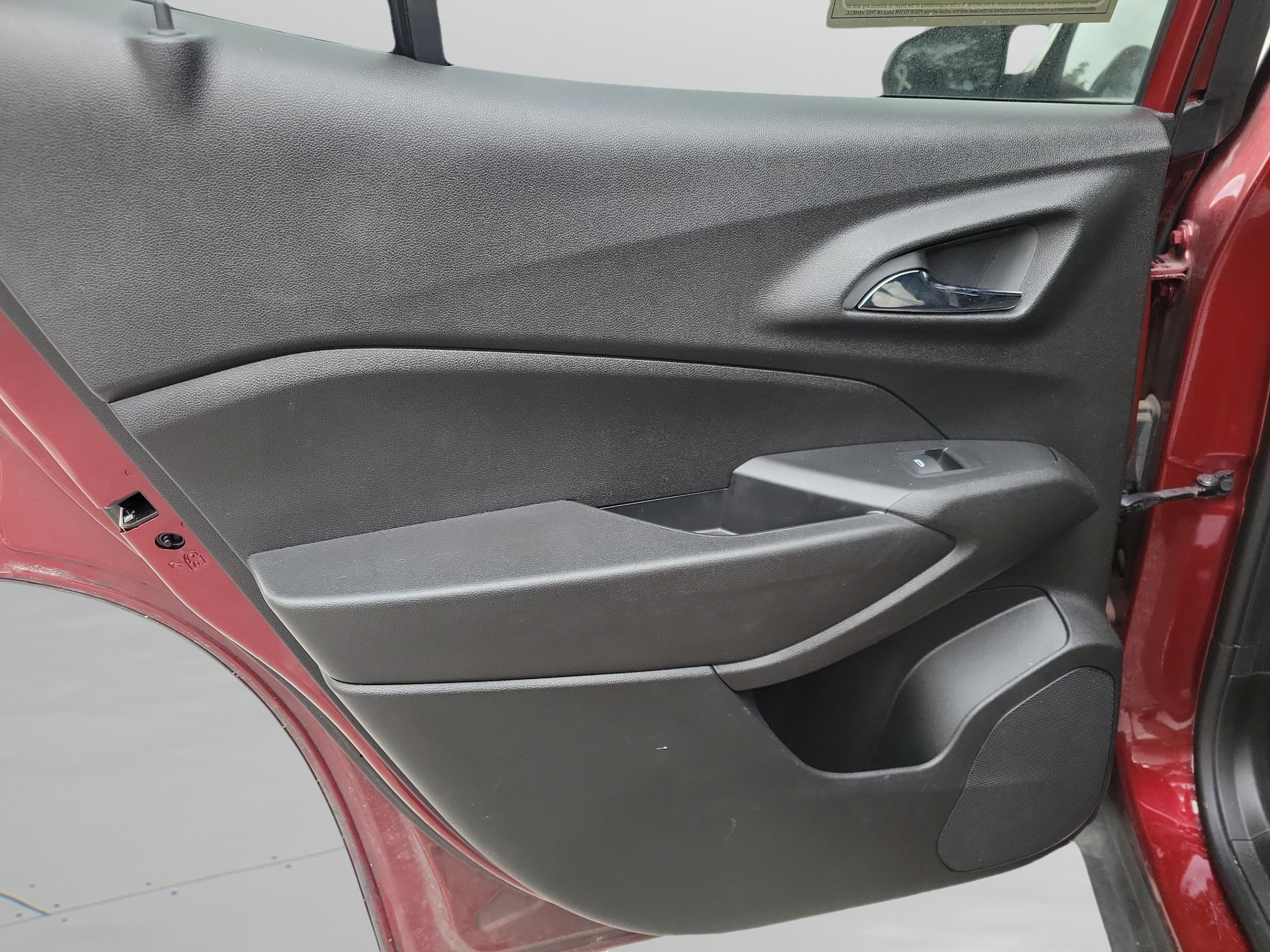 Used 2024 Chevrolet Trax RS w/ Sunroof Package FWD image 6