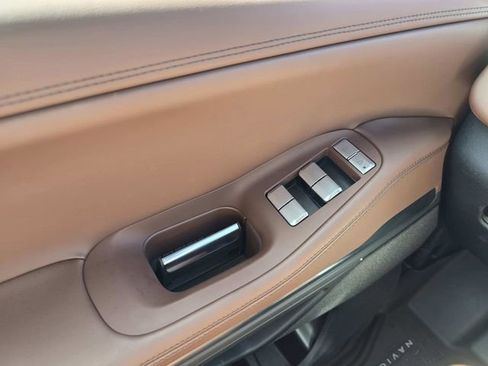 New 2025 Lincoln Navigator Reserve image 12