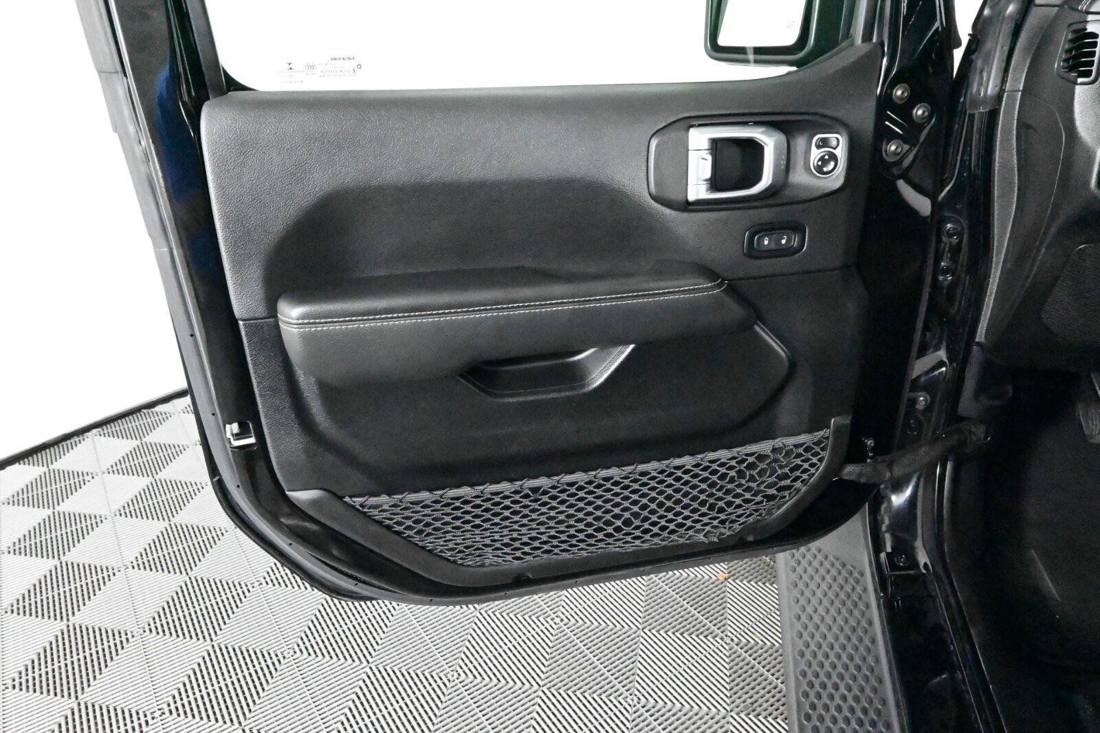 Used 2021 Jeep Wrangler Unlimited Sahara AWD/4WD image 17