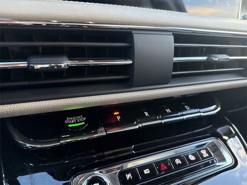 Used 2025 Lincoln Corsair Reserve image 22