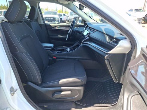 Certified 2021 Jeep Grand Cherokee L Laredo w/ Luxury Tech Group I AWD/4WD image 27