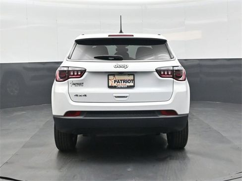 Used 2025 Jeep Compass Sport image 5