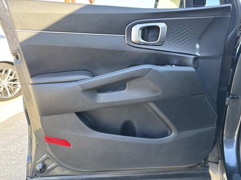 Used 2023 Kia Sorento S image 18