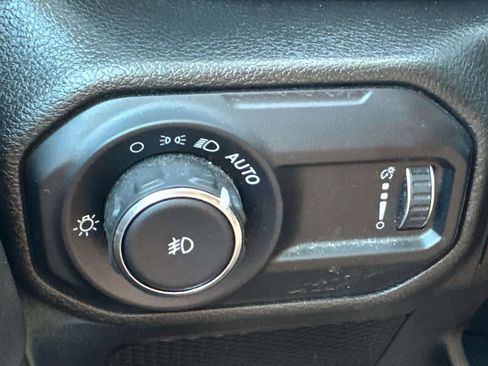 Used 2023 Jeep Wrangler Unlimited Sahara w/ Cold Weather Group AWD/4WD image 19