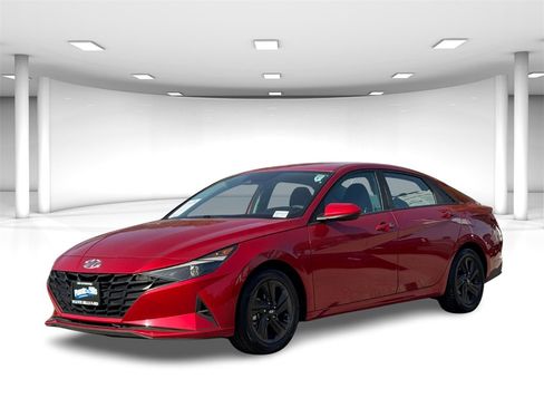 Used 2022 Hyundai Elantra SEL image 2