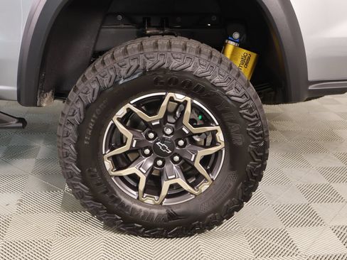 Used 2026 Chevrolet Colorado ZR2 w/ Technology Package AWD/4WD image 18