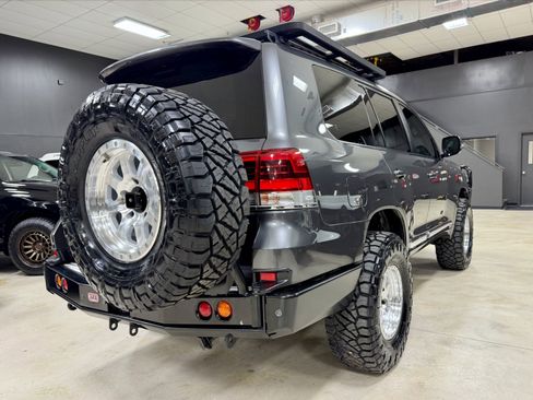 Used 2019 Toyota Land Cruiser image 7