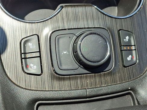 Used 2023 GMC Acadia SLT image 24