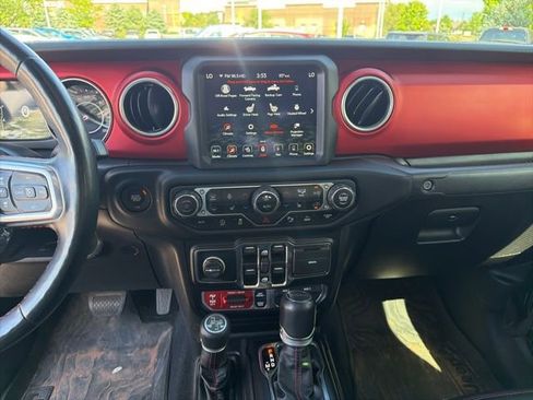 Used 2021 Jeep Gladiator Rubicon AWD/4WD image 17