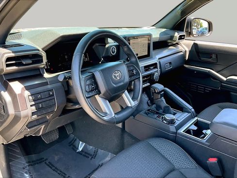Used 2025 Toyota 4Runner SR5 AWD/4WD image 17