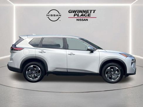Used 2025 Nissan Rogue SV AWD/4WD image 29