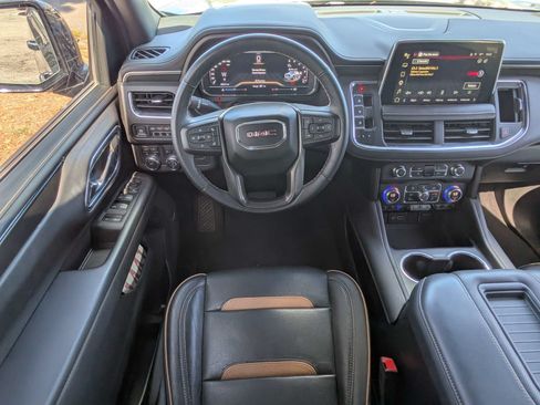 Used 2023 GMC Yukon XL AT4 w/ AT4 Premium Package AWD/4WD image 19