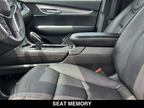 Used 2018 Cadillac XT5 Luxury w/ Driver Awareness Package AWD/4WD image 18