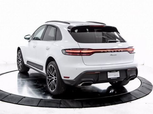 Certified 2025 Porsche Macan image 2