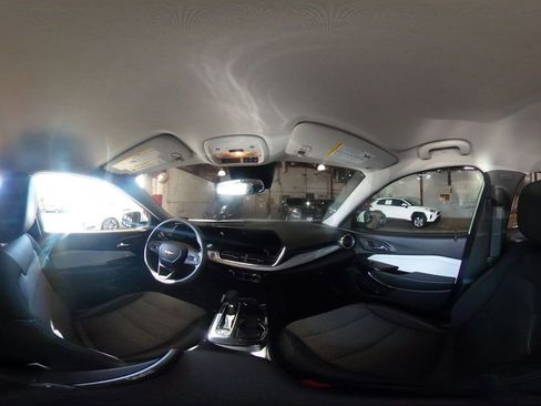 Used 2025 Chevrolet Trax LT image 42