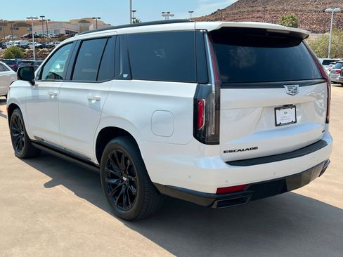 Used 2024 Cadillac Escalade Sport Platinum w/ LPO, ONYX Package AWD/4WD image 3
