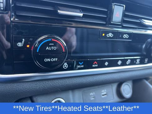 Used 2023 Nissan Rogue SL w/ SL Premium Package image 18