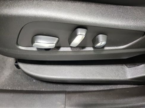 Used 2025 Cadillac XT6 Premium Luxury image 28