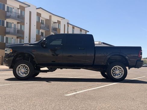 Used 2019 RAM 2500 Laramie w/ Black Appearance Package AWD/4WD image 6