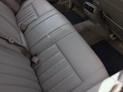 Used 2006 Lincoln Town Car Signature image 12