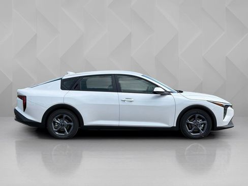 New 2026 Kia K4 LXS image 5