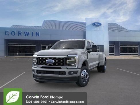 New 2026 Ford F450 Platinum w/ FX4 Off-Road Package image 3