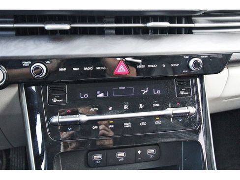 Used 2022 Kia Carnival EX FWD image 29