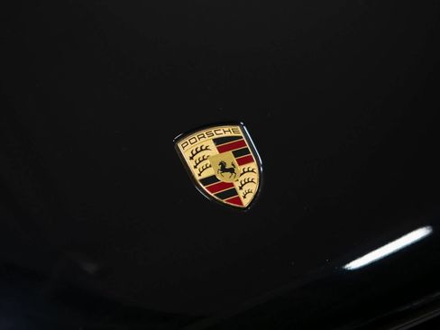 Certified 2023 Porsche Macan image 34