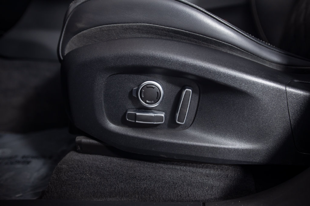 Used 2020 Jaguar F-PACE SVR AWD/4WD image 26