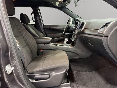 Used 2021 Jeep Grand Cherokee Laredo image 17