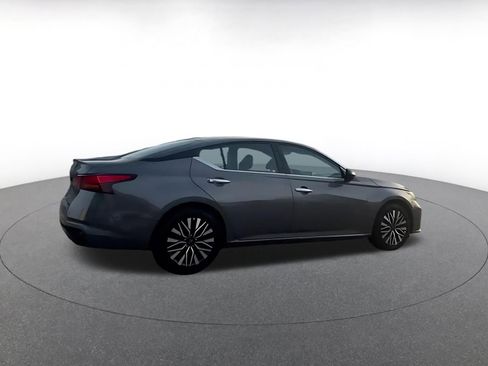 Used 2025 Nissan Altima 2.5 SV image 15