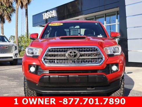 Used 2016 Toyota Tacoma TRD Sport image 3
